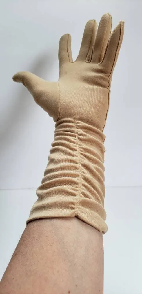 1950s Beige Gloves Ruched Elastic Design / 50s Three Quarters Length Day Gloves Light Tan / Jacqui