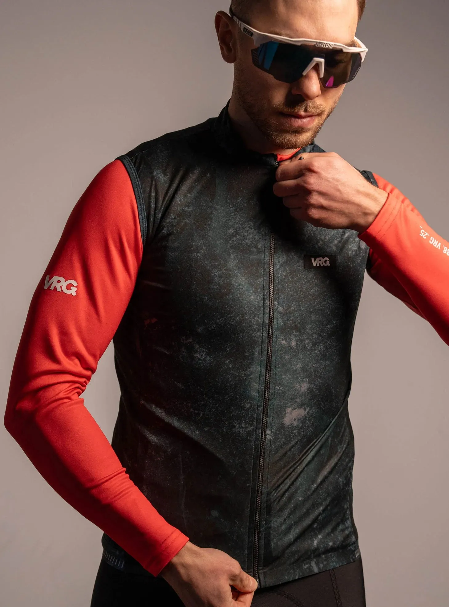 524 VRG LIGHTWEIGHT VEST - TEXT - MEN