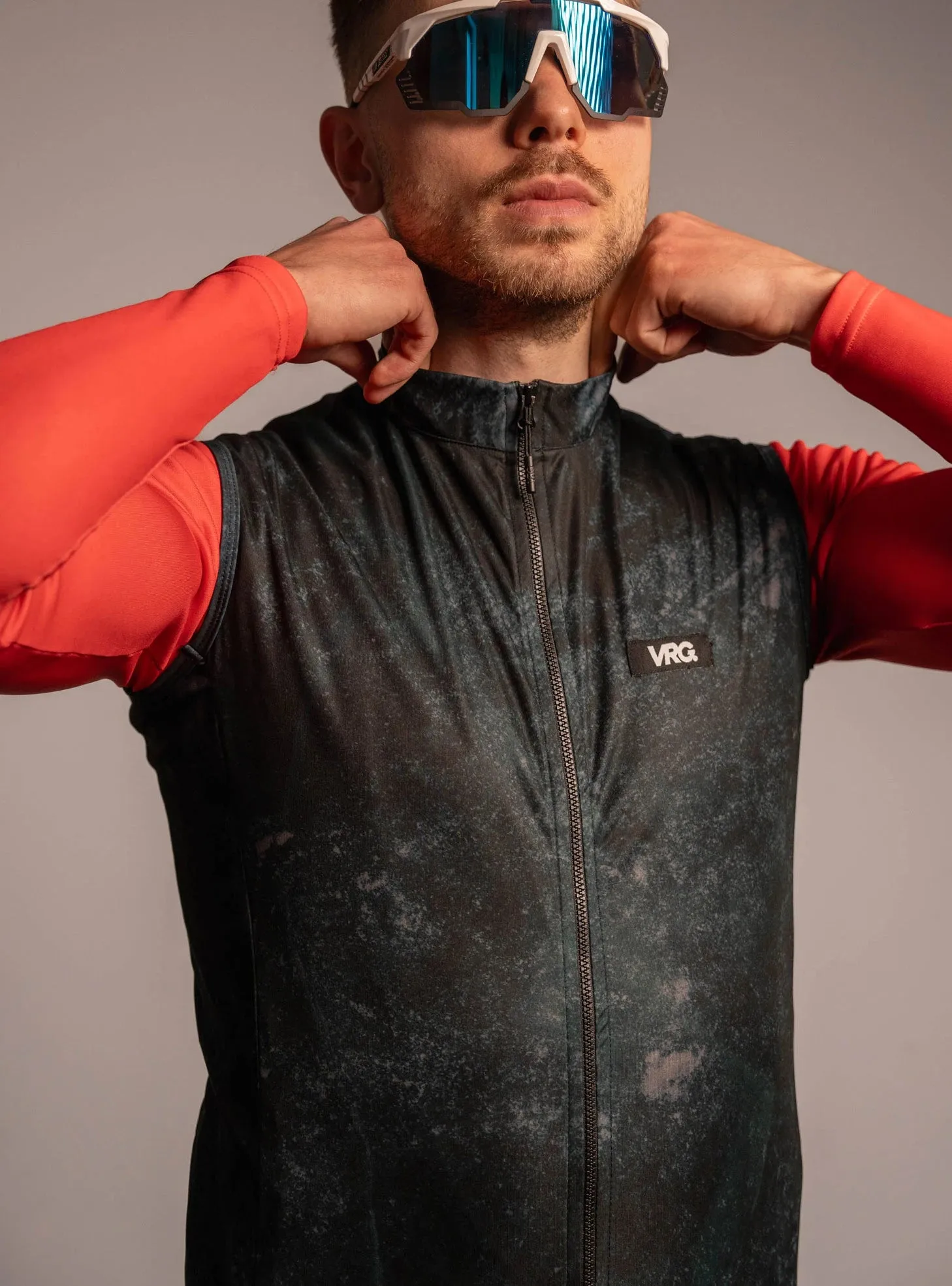 524 VRG LIGHTWEIGHT VEST - TEXT - MEN