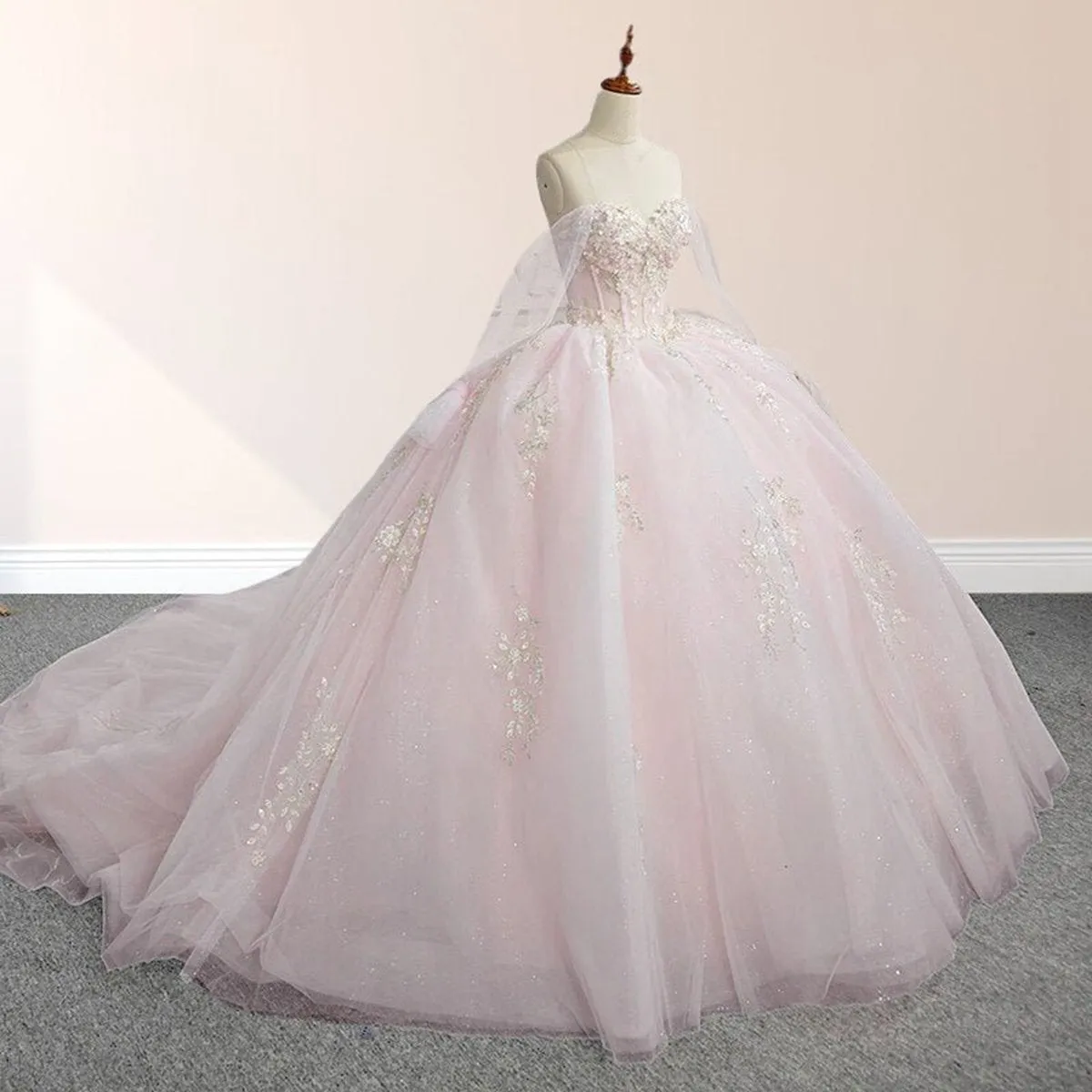 Ball Gown Appliqued Quinceañera Dresses