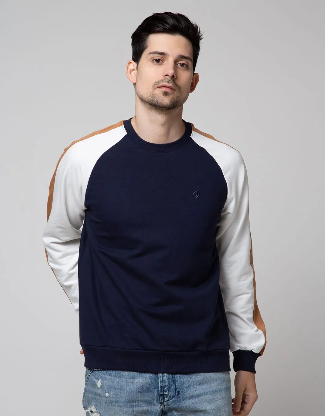 Details Jumper Long Sleeve Cut And Sewn On Sleeve