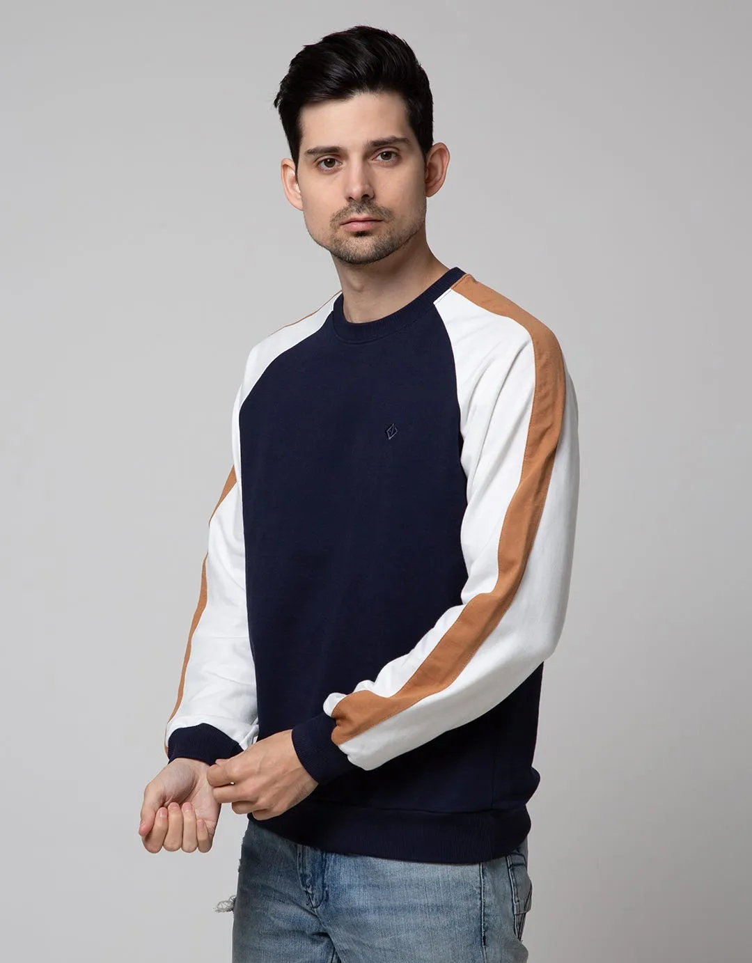 Details Jumper Long Sleeve Cut And Sewn On Sleeve