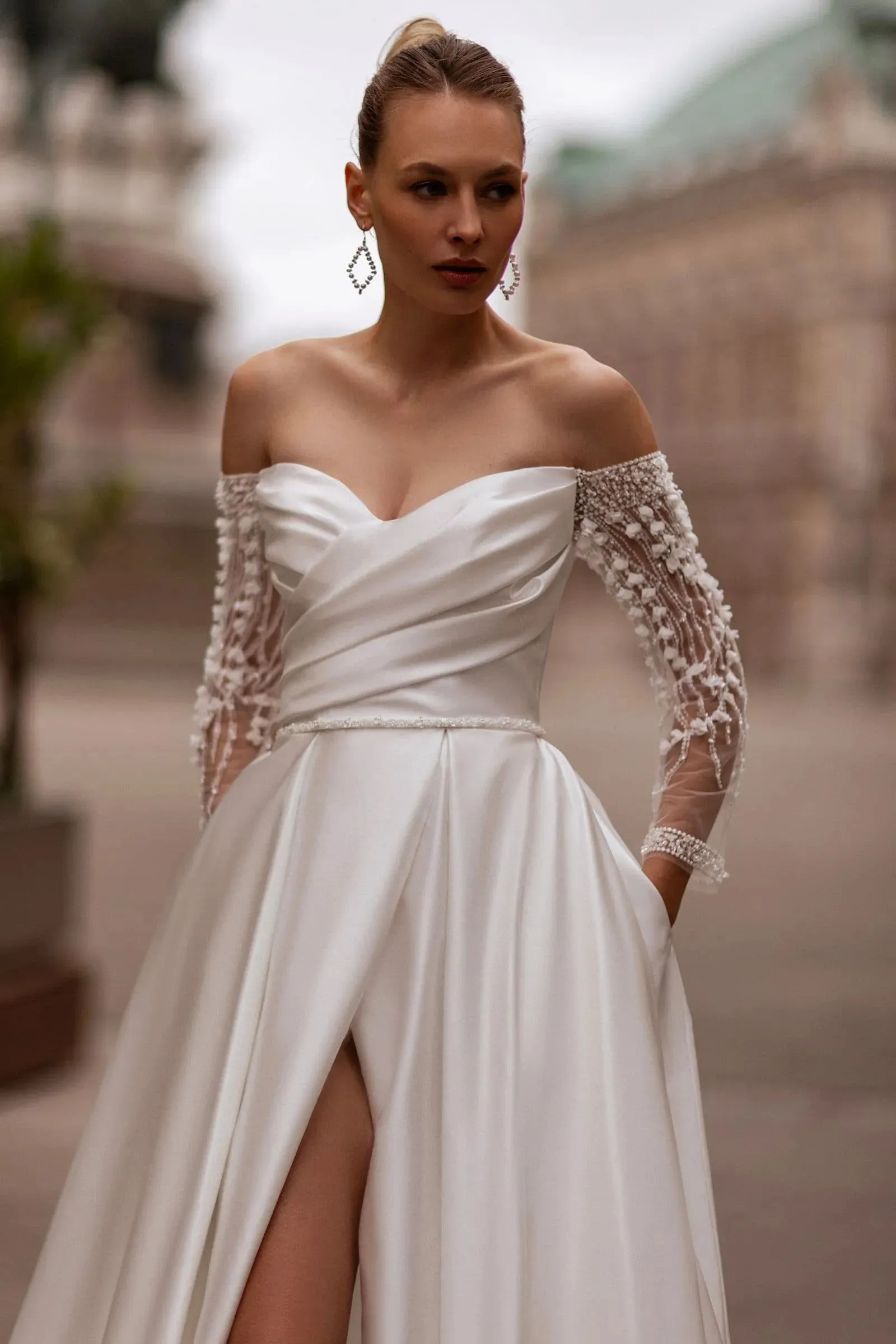 Exquisite Strapless A Line Wedding Dresses Floor Length Bride Gown Customized Vestidos De Novia Satin