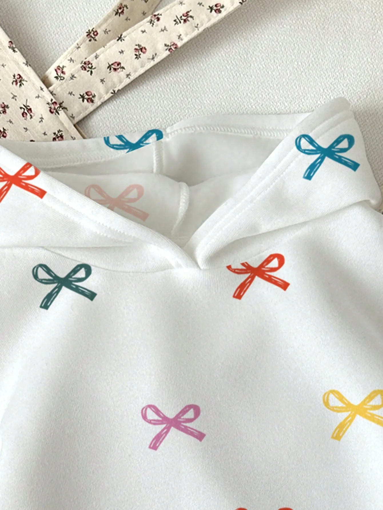 EZwear Casual Simple Allover Bow Print Hoodie Sweatshirt