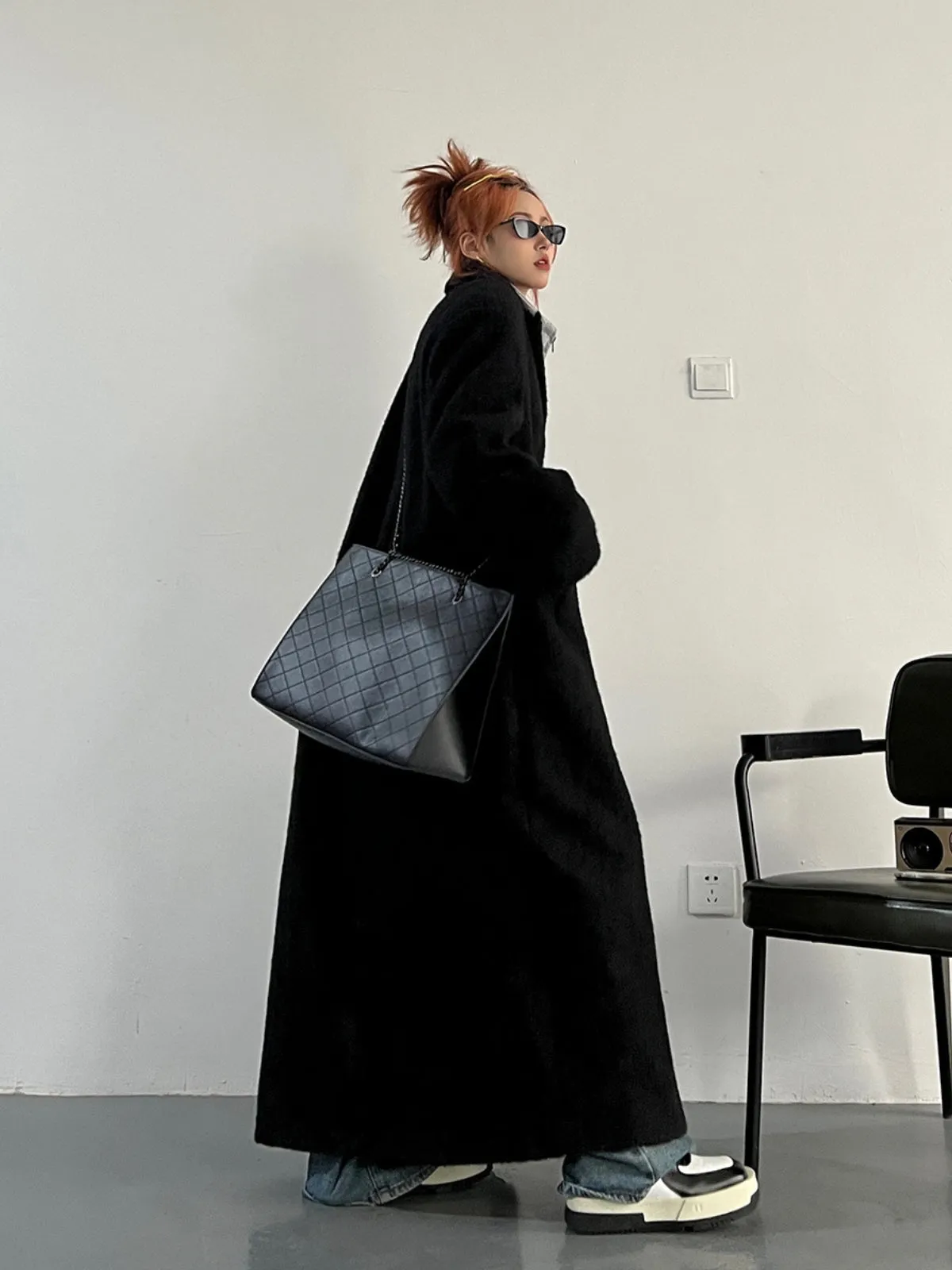 Hepburn Black Loose Woolen Furry Coat