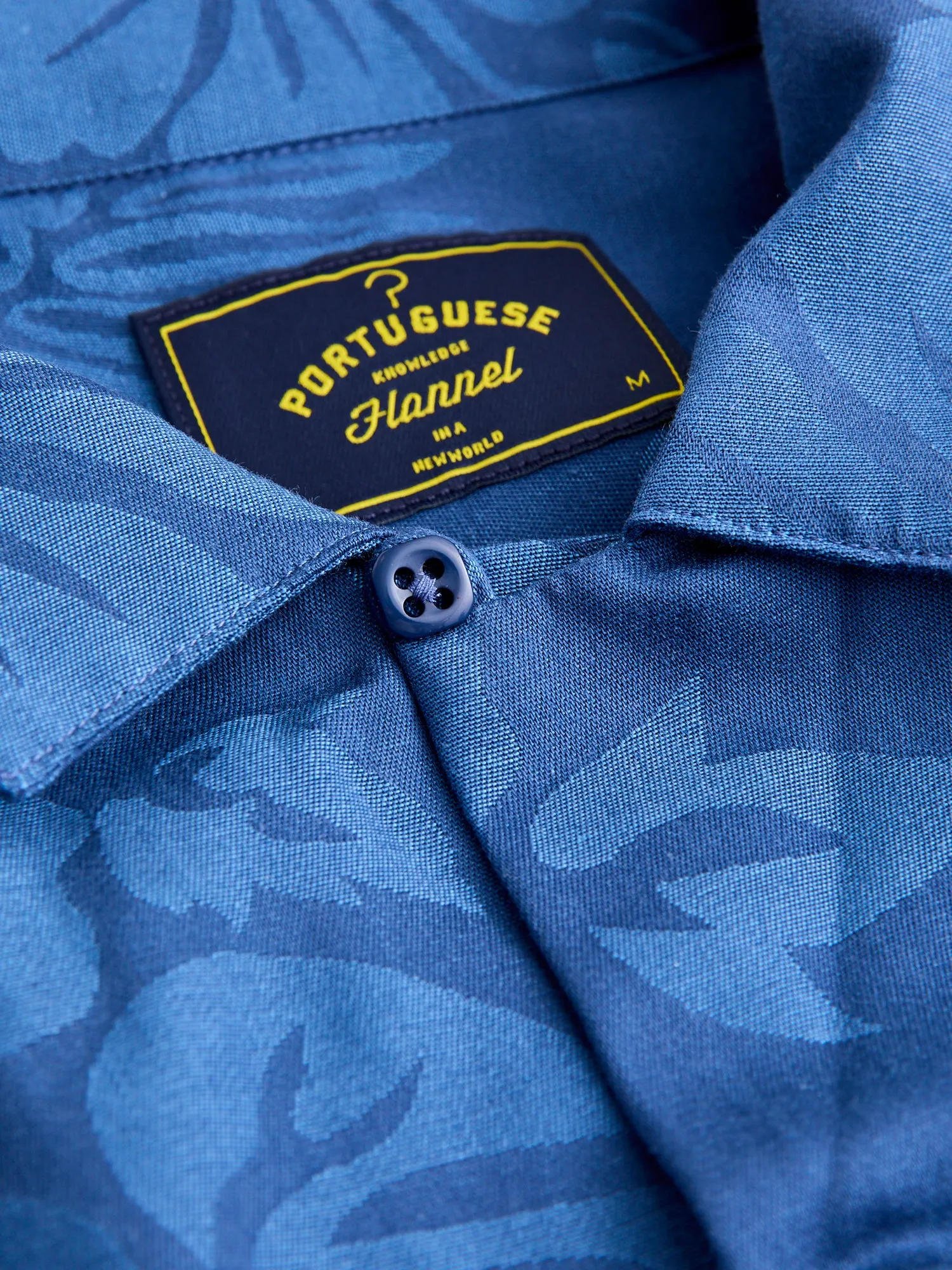 Island Jacquard Flowers Button-Up Shirt in Blue