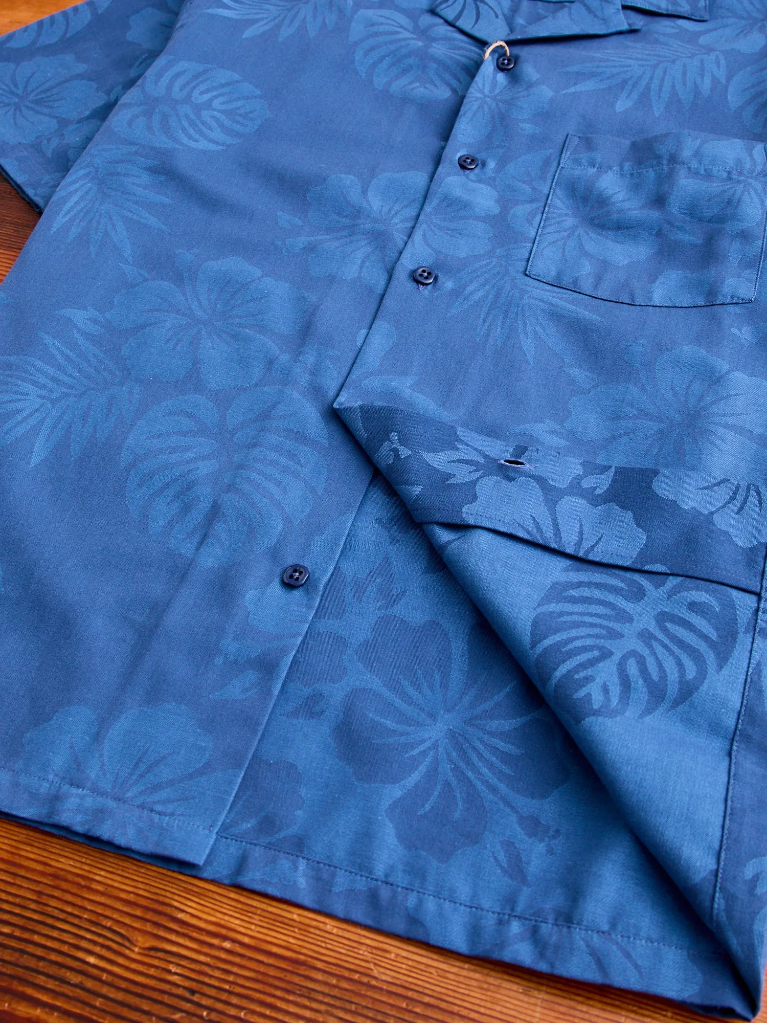 Island Jacquard Flowers Button-Up Shirt in Blue