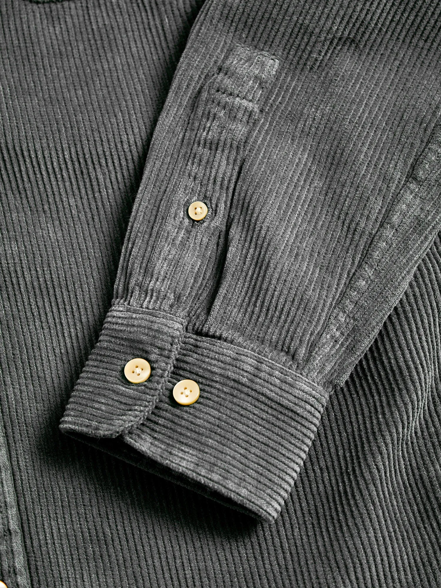 Lobo Button-Up Shirt in Anthracite