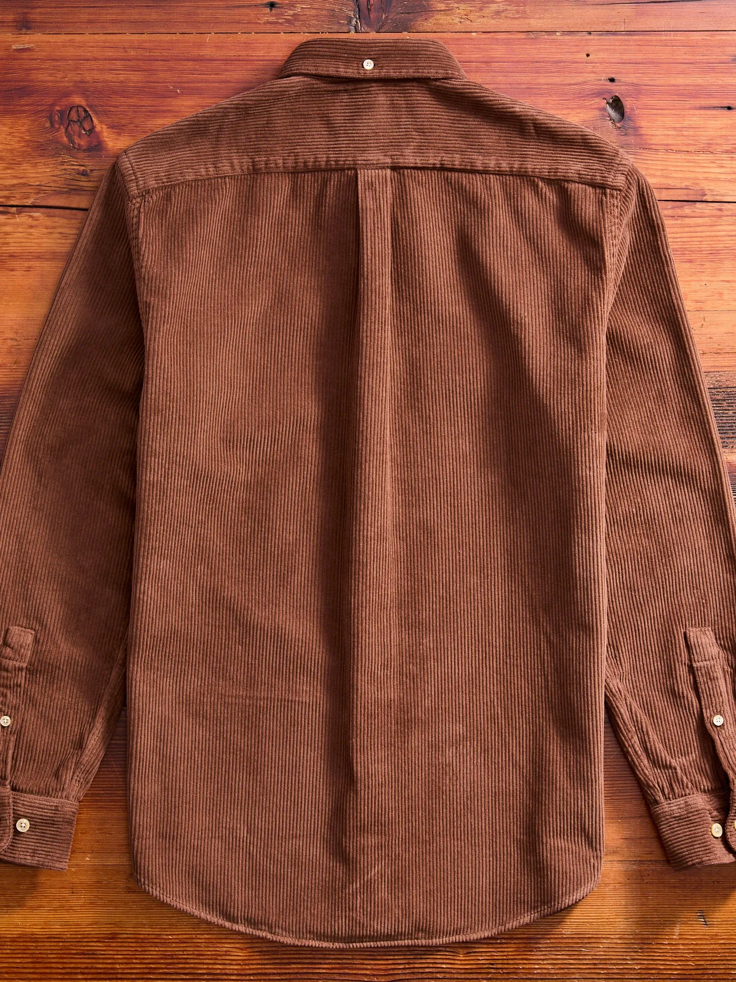 Lobo Button-Up Shirt in Brown