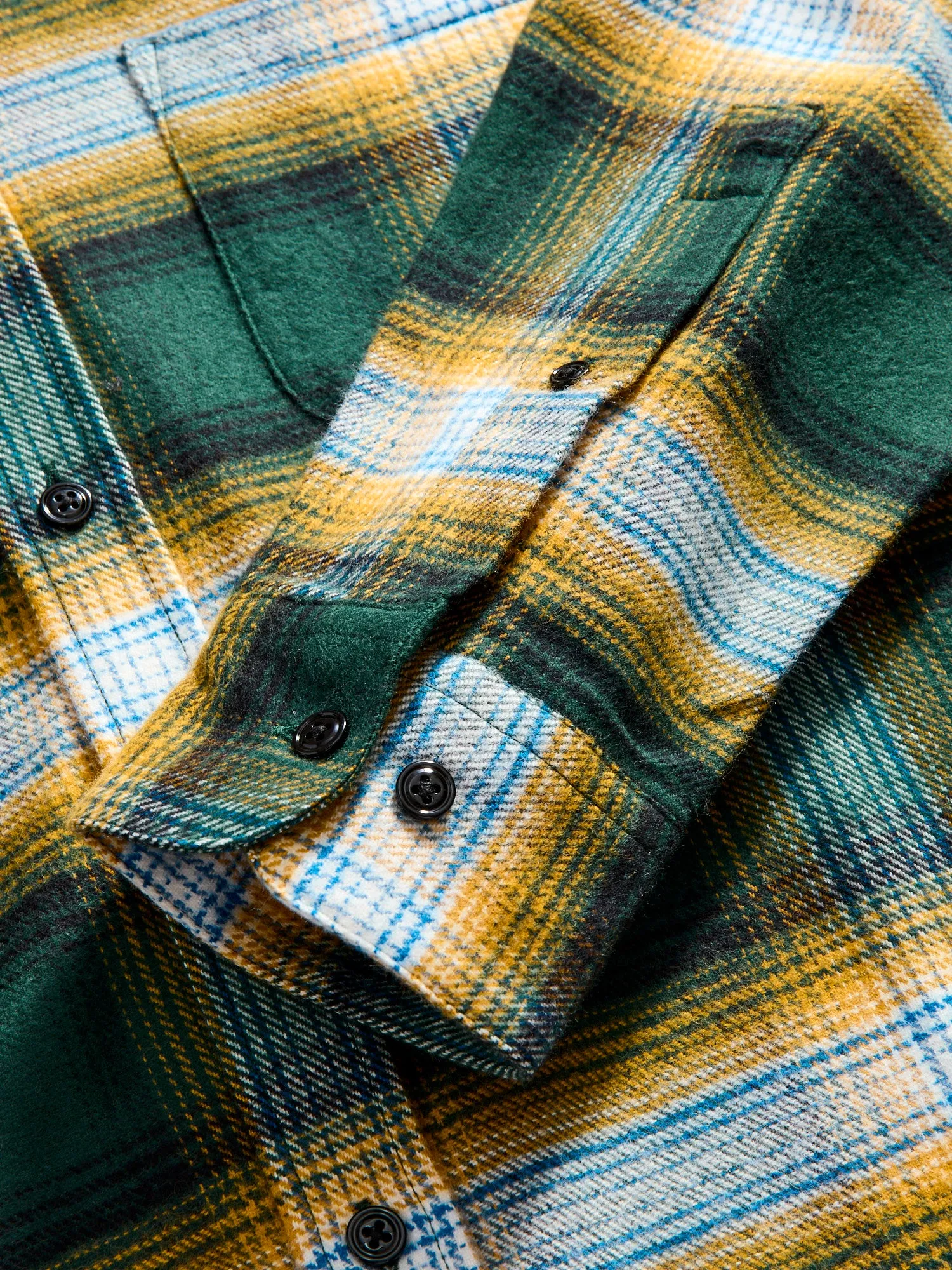 Lousa Button-Up Shirt in Green