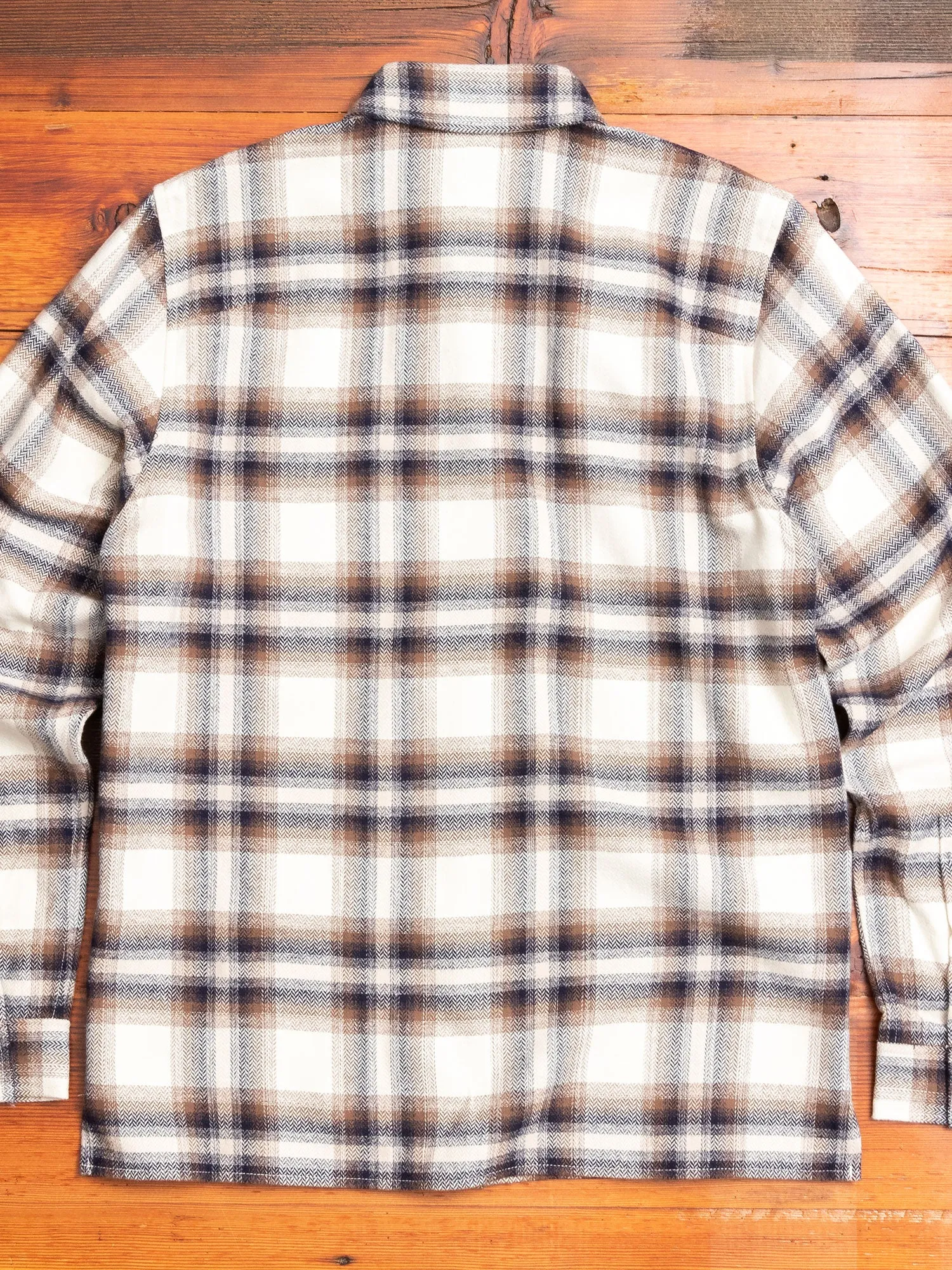 Sly Straight Hem Flannel in Natural x Navy
