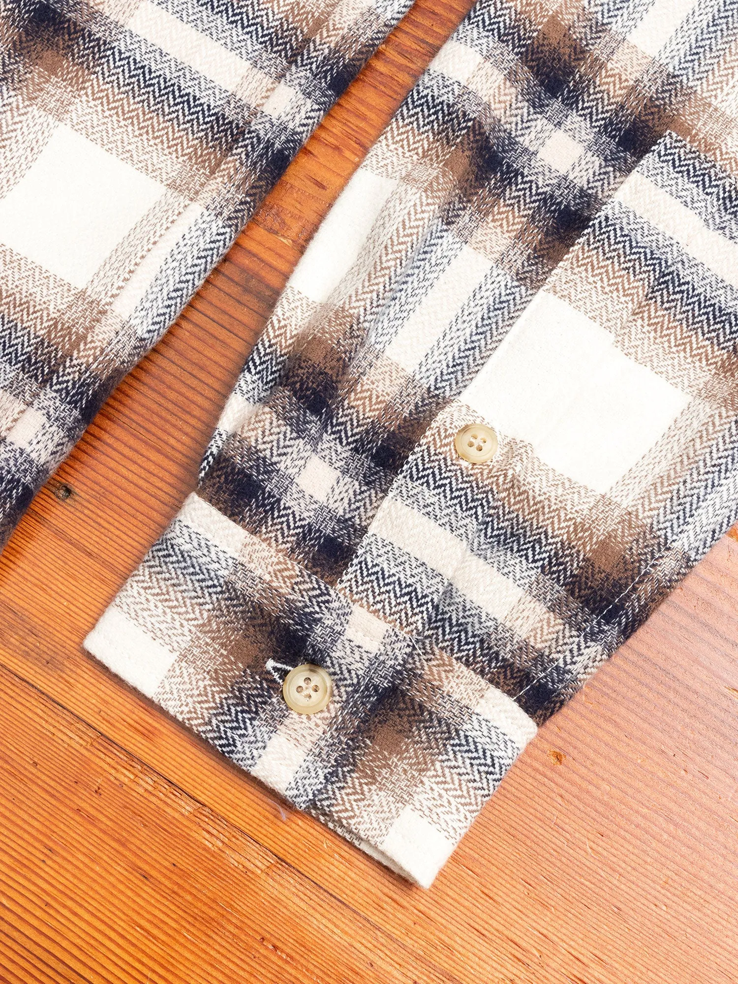 Sly Straight Hem Flannel in Natural x Navy