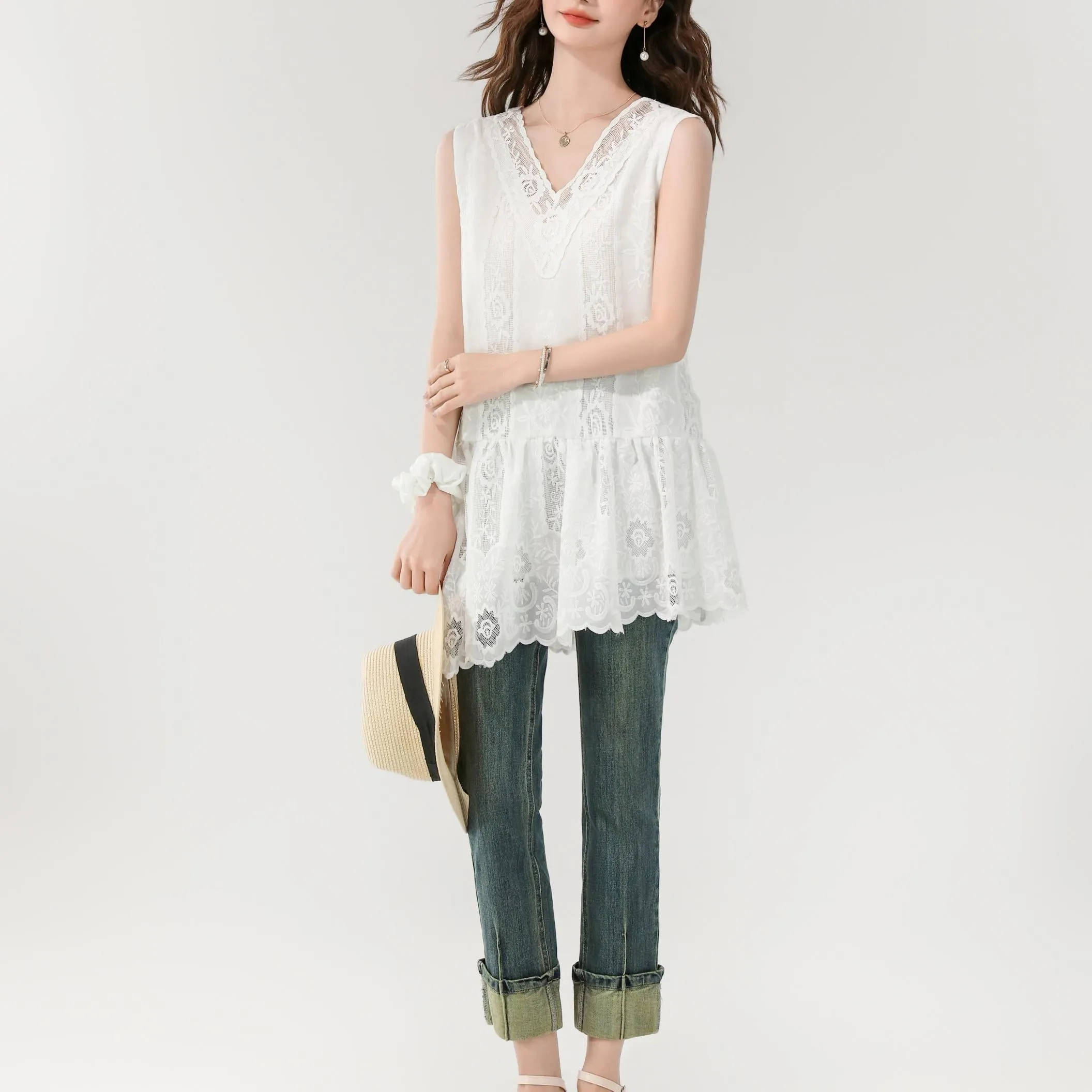 Stylish Women's Mini Summer Dress Featuring Broderie and V-neck Design