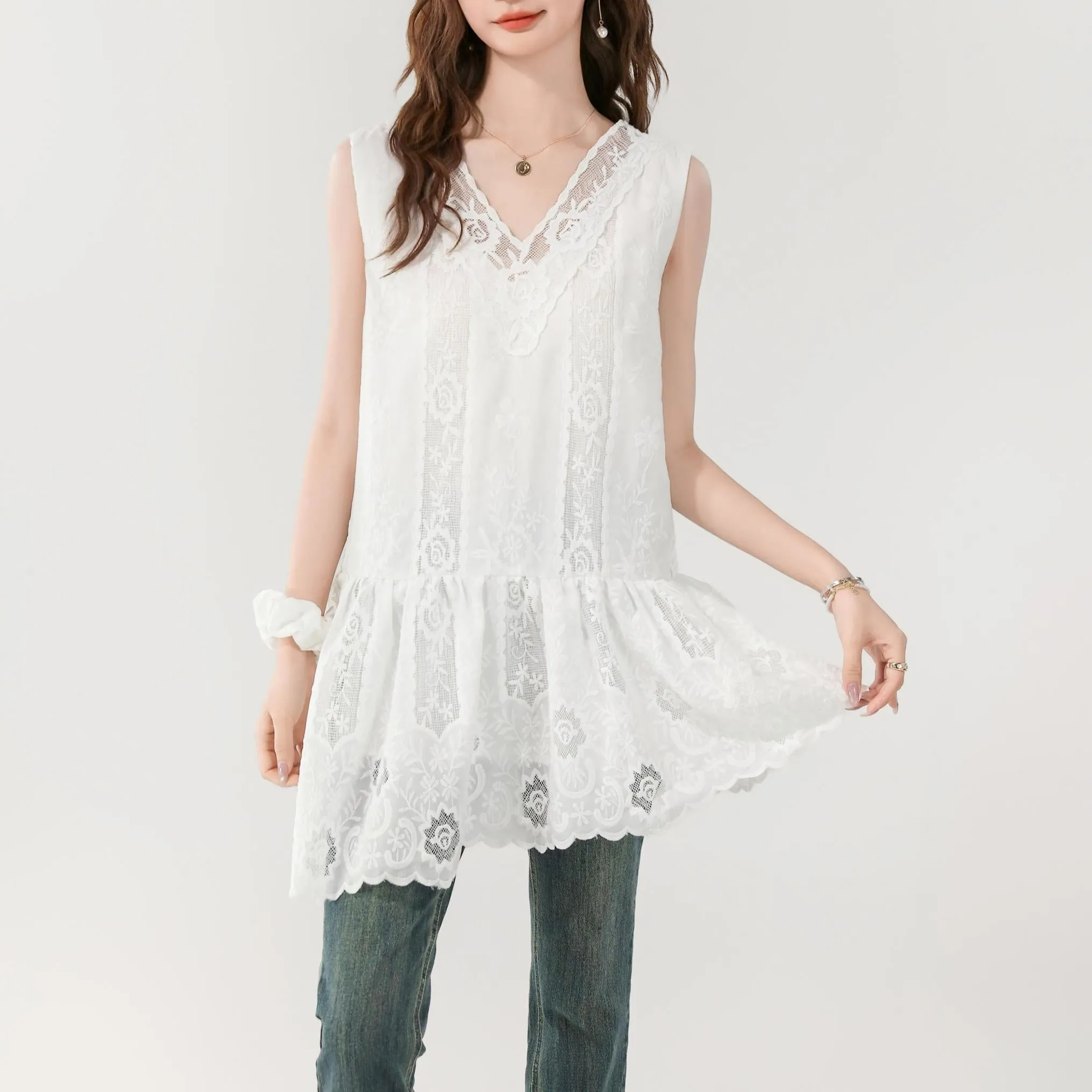 Stylish Women's Mini Summer Dress Featuring Broderie and V-neck Design