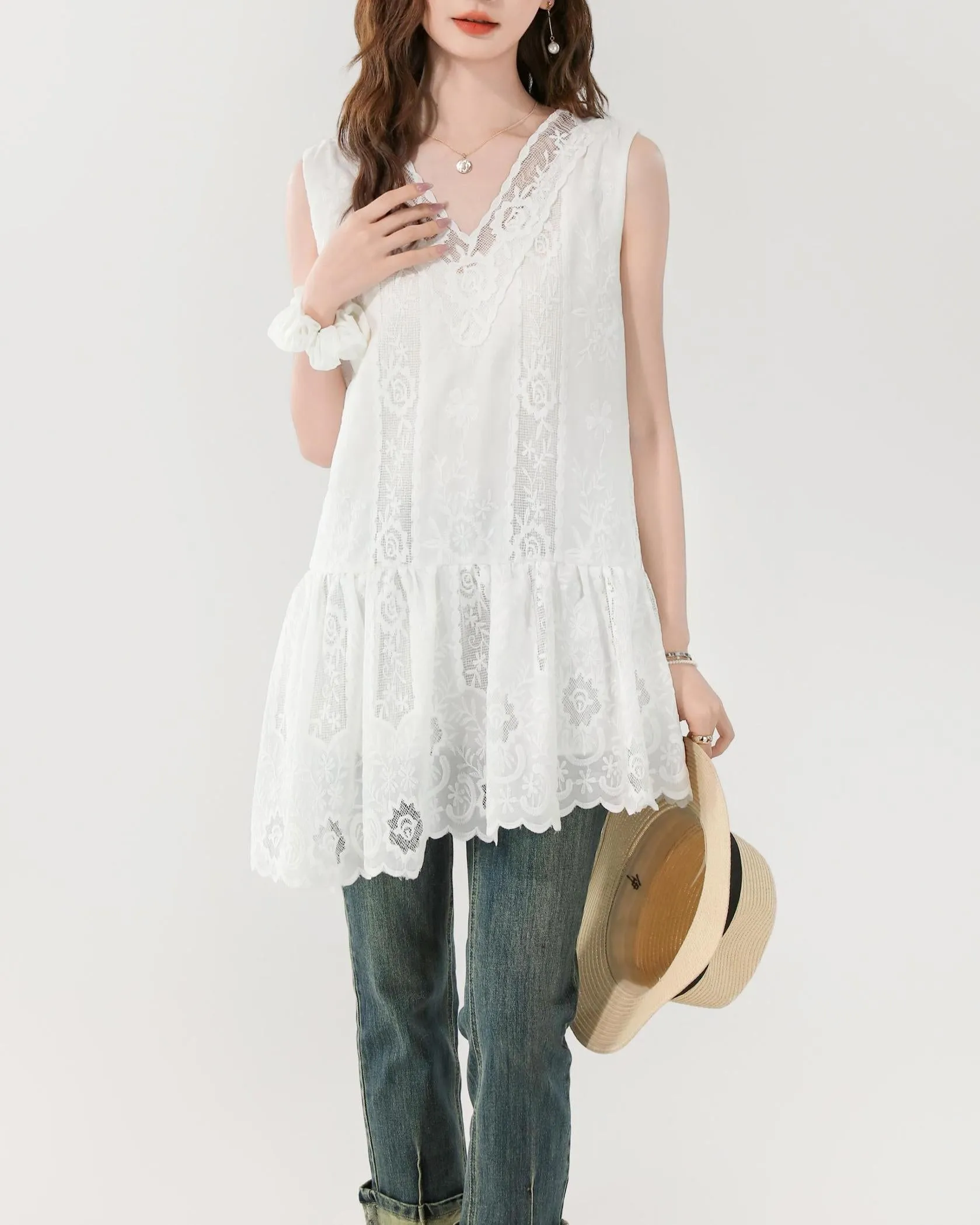 Stylish Women's Mini Summer Dress Featuring Broderie and V-neck Design