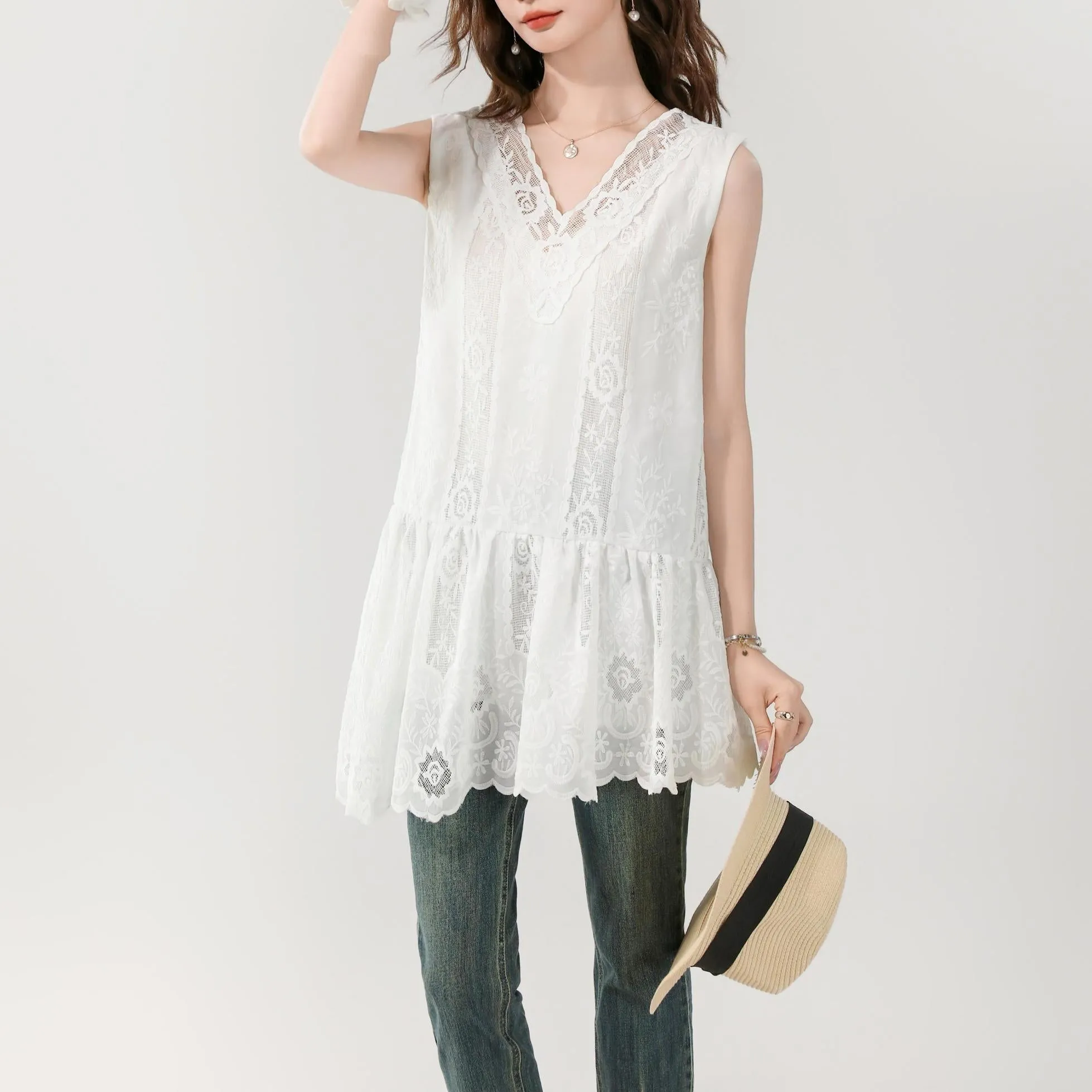Stylish Women's Mini Summer Dress Featuring Broderie and V-neck Design