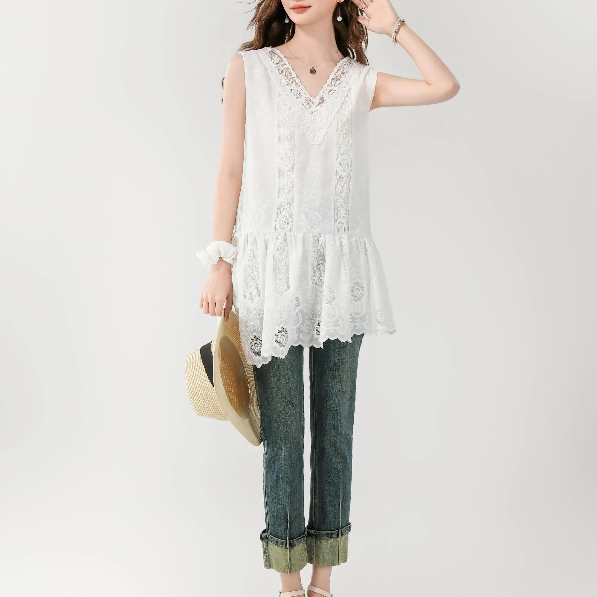 Stylish Women's Mini Summer Dress Featuring Broderie and V-neck Design