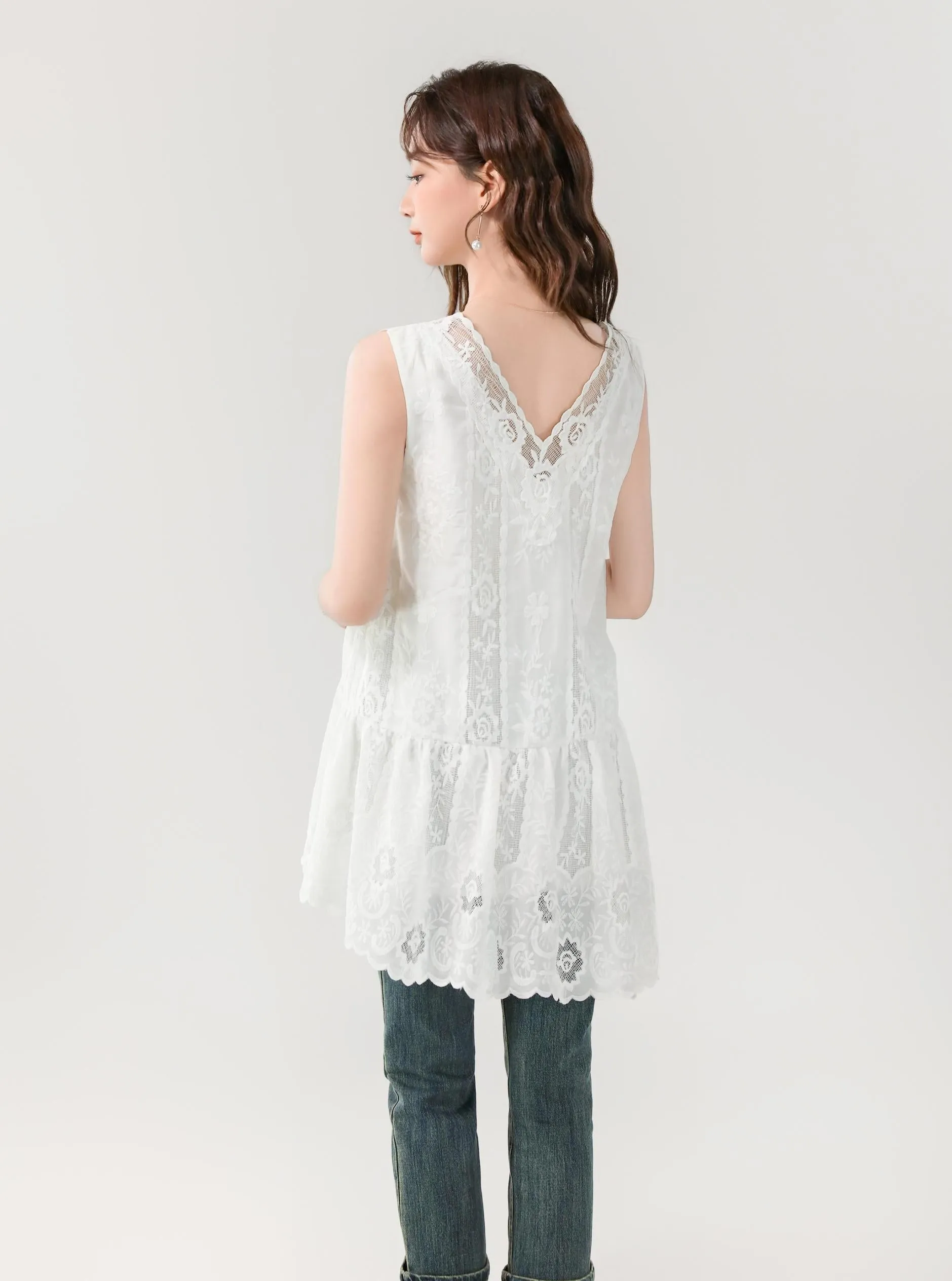 Stylish Women's Mini Summer Dress Featuring Broderie and V-neck Design