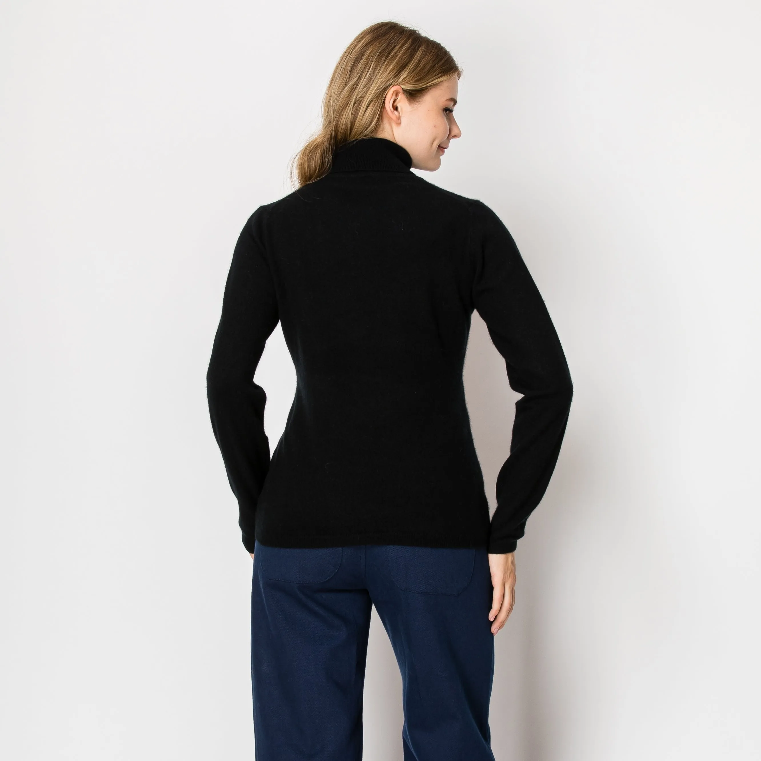 Susanna Cashmere Turtleneck Pullover In Black