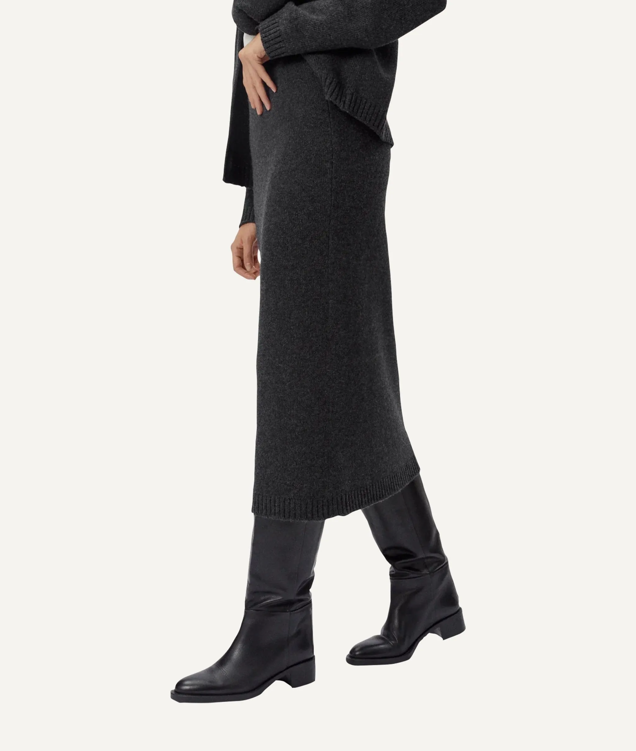 The Woolen Pencil Skirt