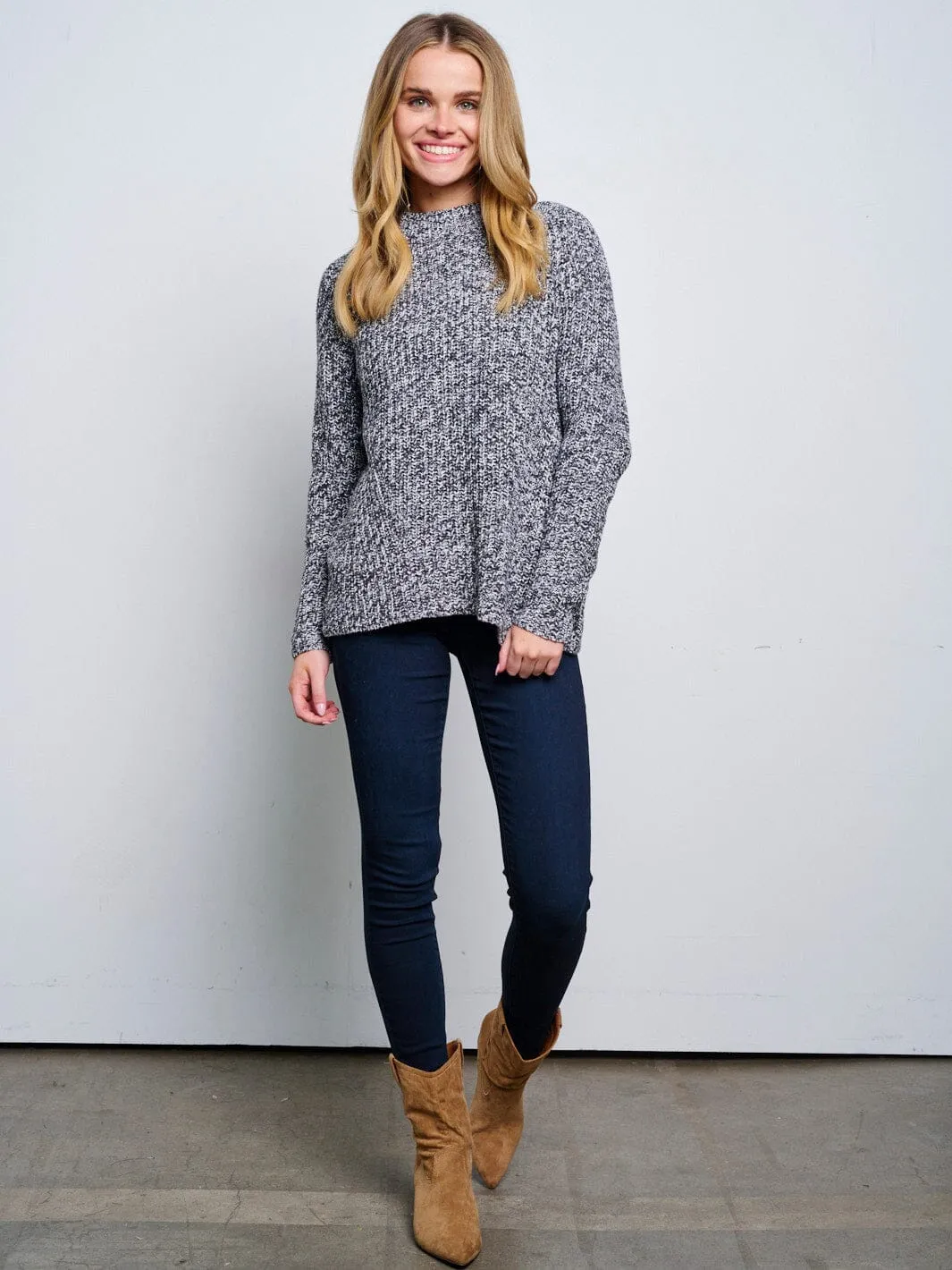 WOMEN'S LONG SLEEVE KNITTED PULLOVER SWEATER