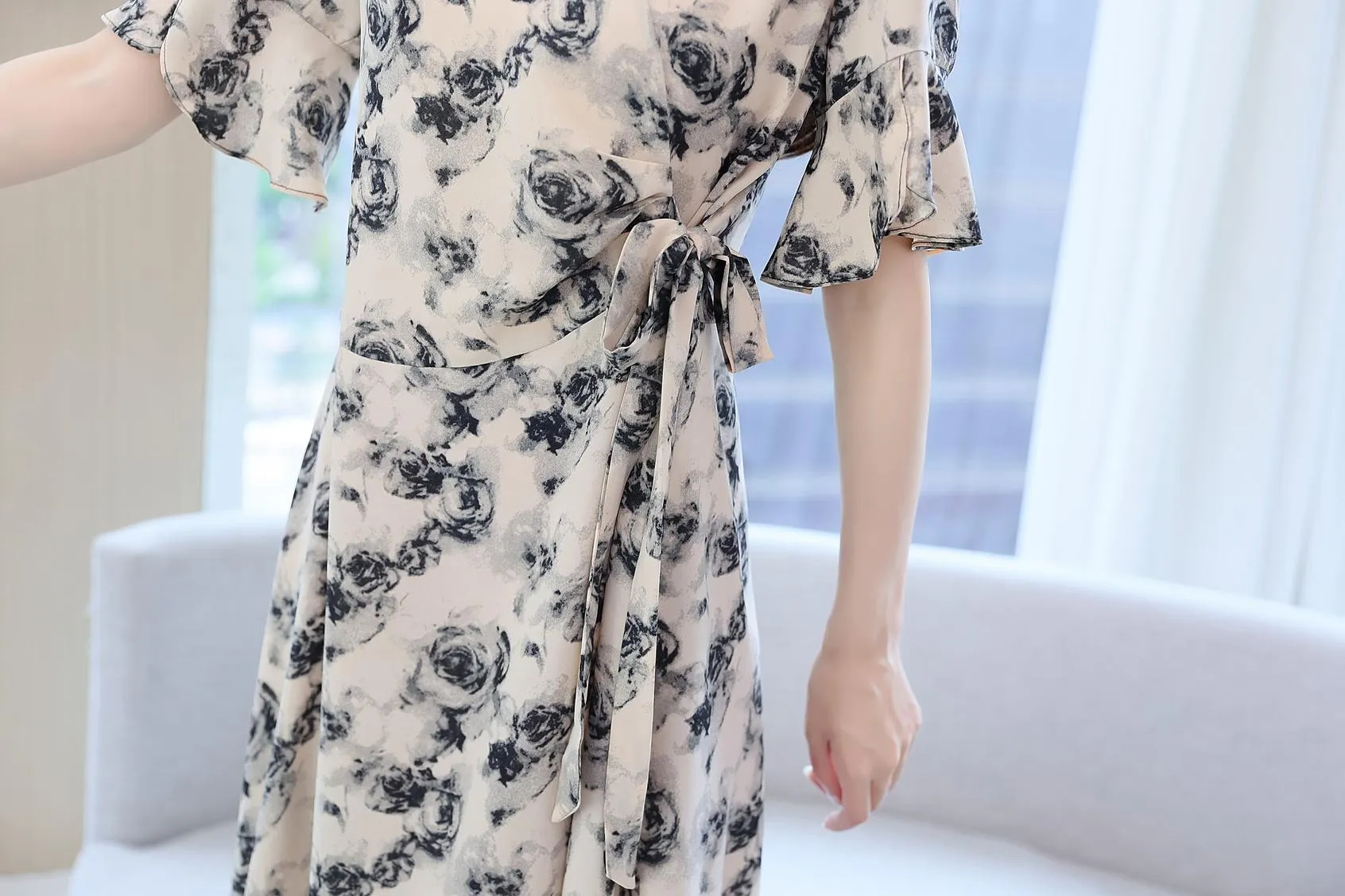 Women's Mid-Length Ruched Summer Summer Frock with Elegant Sleeves