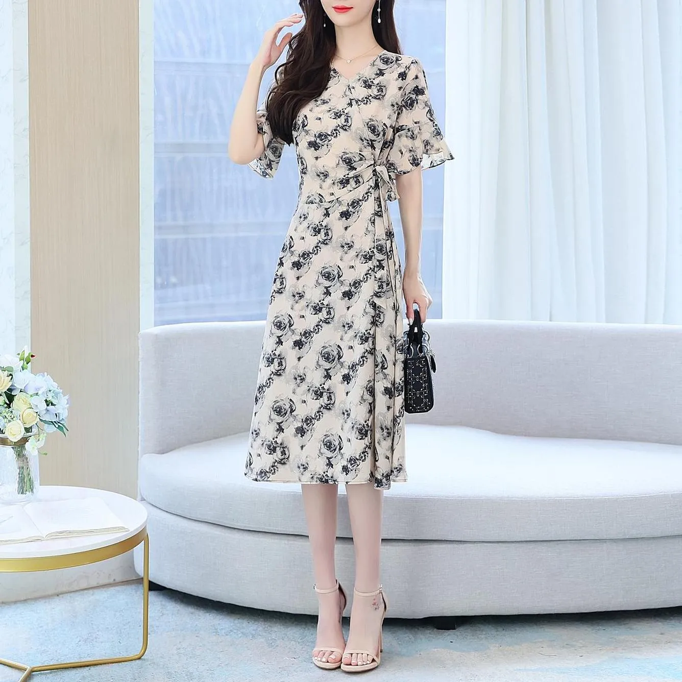 Women's Mid-Length Ruched Summer Summer Frock with Elegant Sleeves
