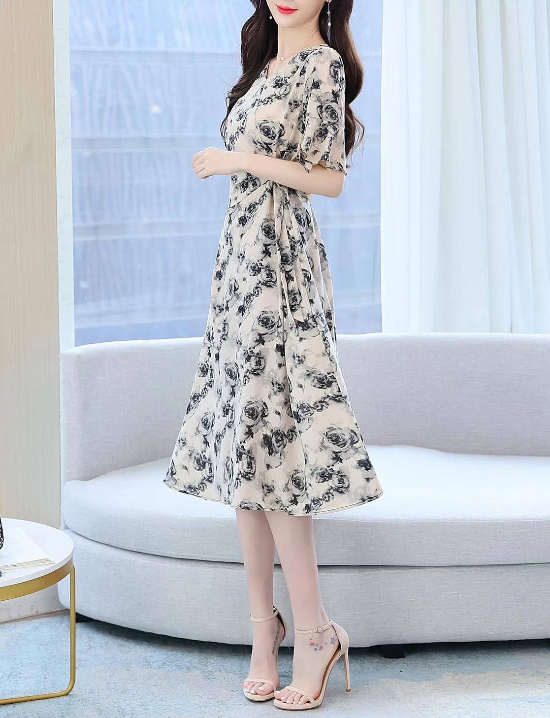 Women's Mid-Length Ruched Summer Summer Frock with Elegant Sleeves